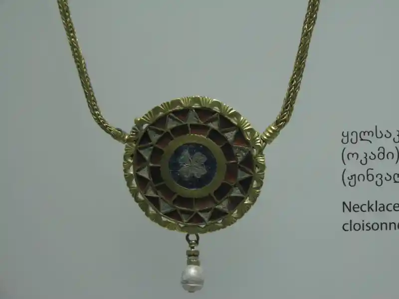 Gold necklace a four-leaf clover design in the center